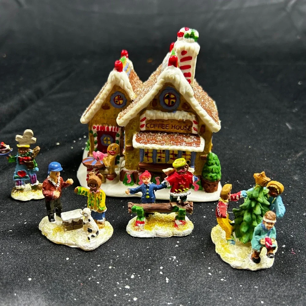 Gingerfrost Lane 2005 Christmas Village Gingerbread Coffee House and Figurines